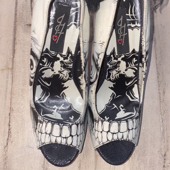 Like NEW(Tried on) IRON FIST BONEBREAKER PLATFORM HEELS - Picture 6 of 7